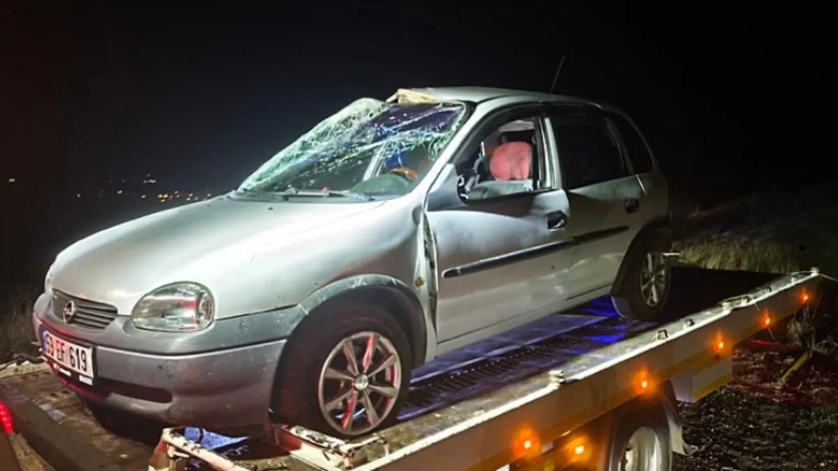 Edirne'de seyir halindeki araç takla attı: 2 kişi yaralandı