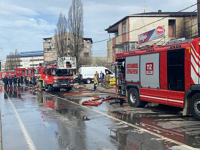 sultanbeylideki-is-yerinde-yangin-alevler-kontrol-altinda-1741774038079.jpg Fotoğraf: İHA