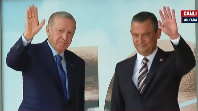 Başkan Erdoğan 18 yıl sonra CHP Genel Merkezi’nde! Tarihi görüntüler A Haber canlı yayınında