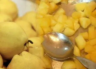 Öksürüğe birebir çözüm: Ayvayı tereyağında pişirip kaşık kaşık yiyin!