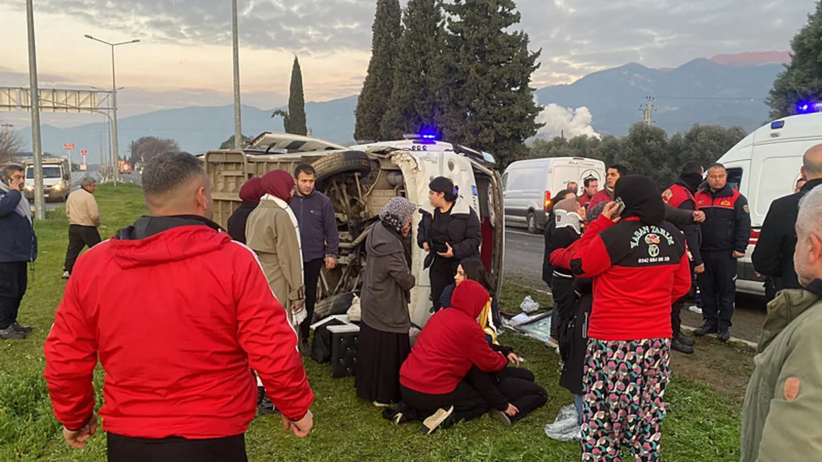 Aydın'da işçi servis minibüsü devrildi! 16 yaralı