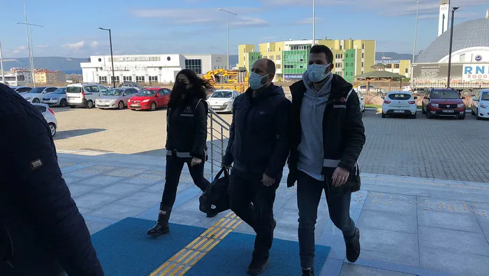 fetonun-bursa-ust-duzey-guncel-sorumlusu-canakkalede-yakalandi-1643125668916.jpg FETÖ'nün "üst düzey" sorumlusu Çanakkale'de yakalandı! Çantasından dokümanlar çıktı - 1