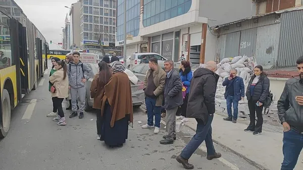 istanbulda-facia-ucuz-atlatildi-beton-mikseri-iett-otobusune-carpti-1708350127637.jpeg İstanbul'da facia ucuz atlatıldı! Beton mikseri İETT otobüsüne çarptı - 1