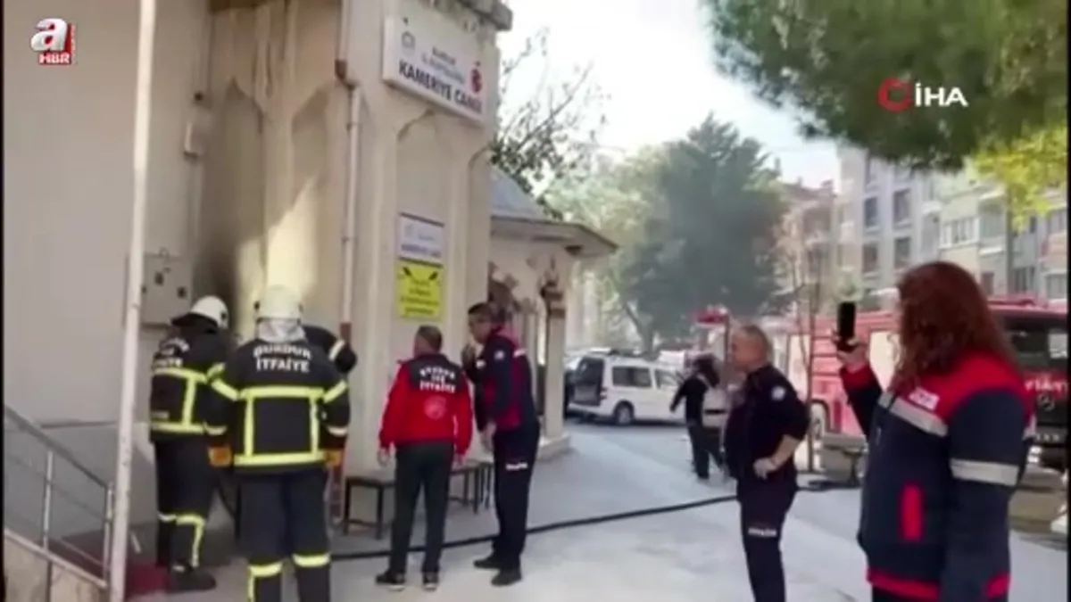 Cami minaresinde yangın korkuttu