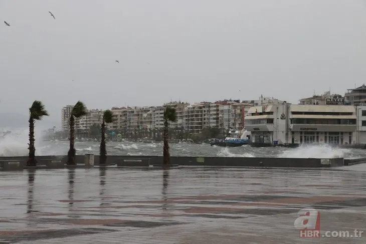 İzmir’deki fırtına altyapı sorununu bir kez daha gözler önüne serdi! Deniz taştı ulaşım durdu