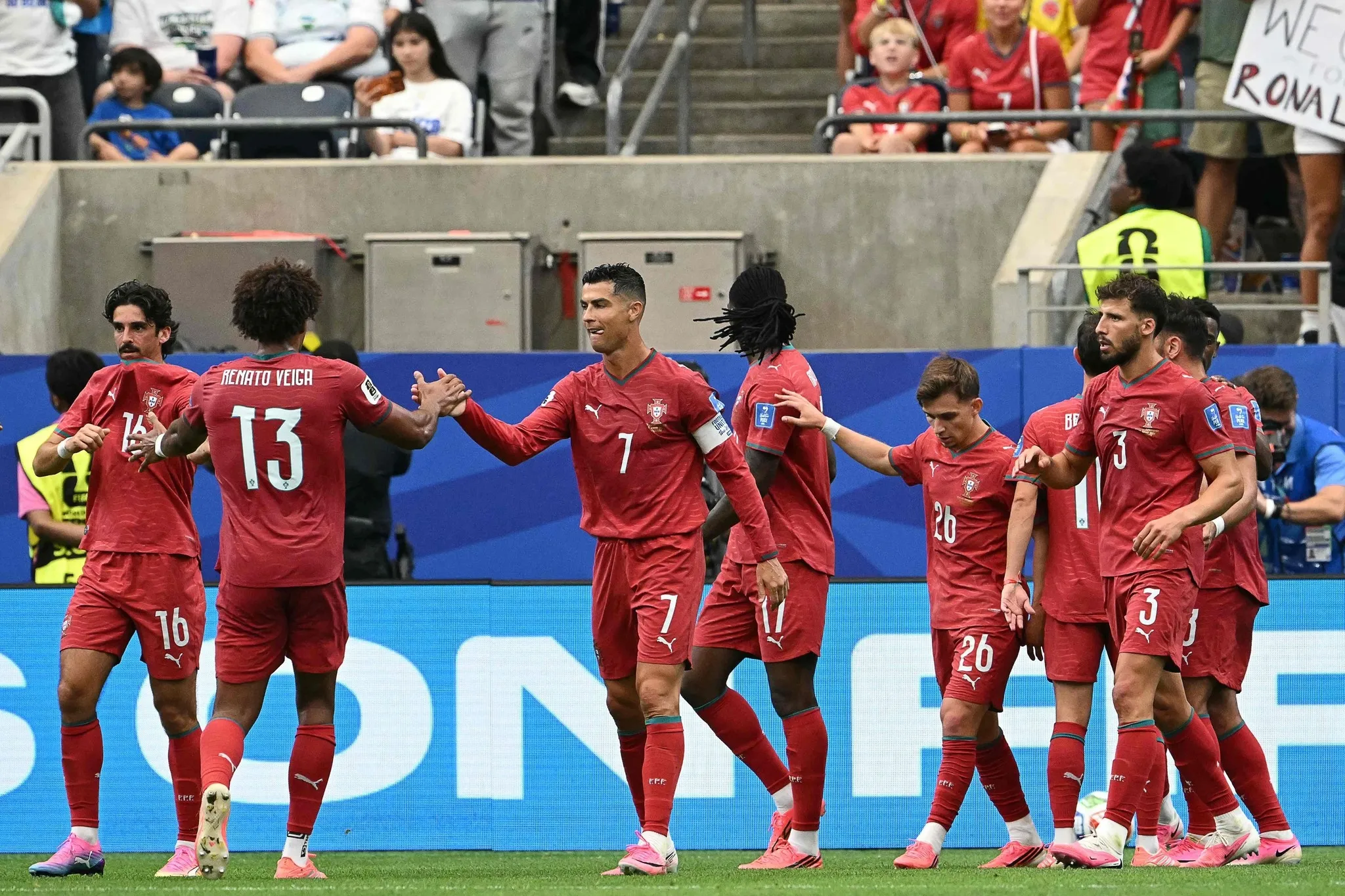 Dünya Kupası'nda Ronaldo'nun gecesi! Portekiz Özbekistan'ı 5-0 mağlup etti