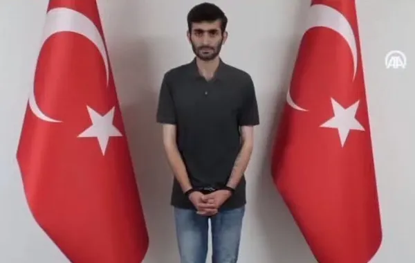 son-dakika-mit-pkknin-sozde-lojistik-sorumlularindan-cekdar-kayayi-turkiyeye-getirdi-terorist-irak-sincarda-ya-1665384471809.jpg Son dakika: MİT PKK'nın sözde lojistik sorumlularından Çekdar Kaya'yı Türkiye'ye getirdi! Terörist Irak Sincar'da yakalandı - 1