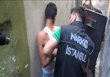 İstanbul Beyoğlu'nda çok sayıda adrese operasyon!
