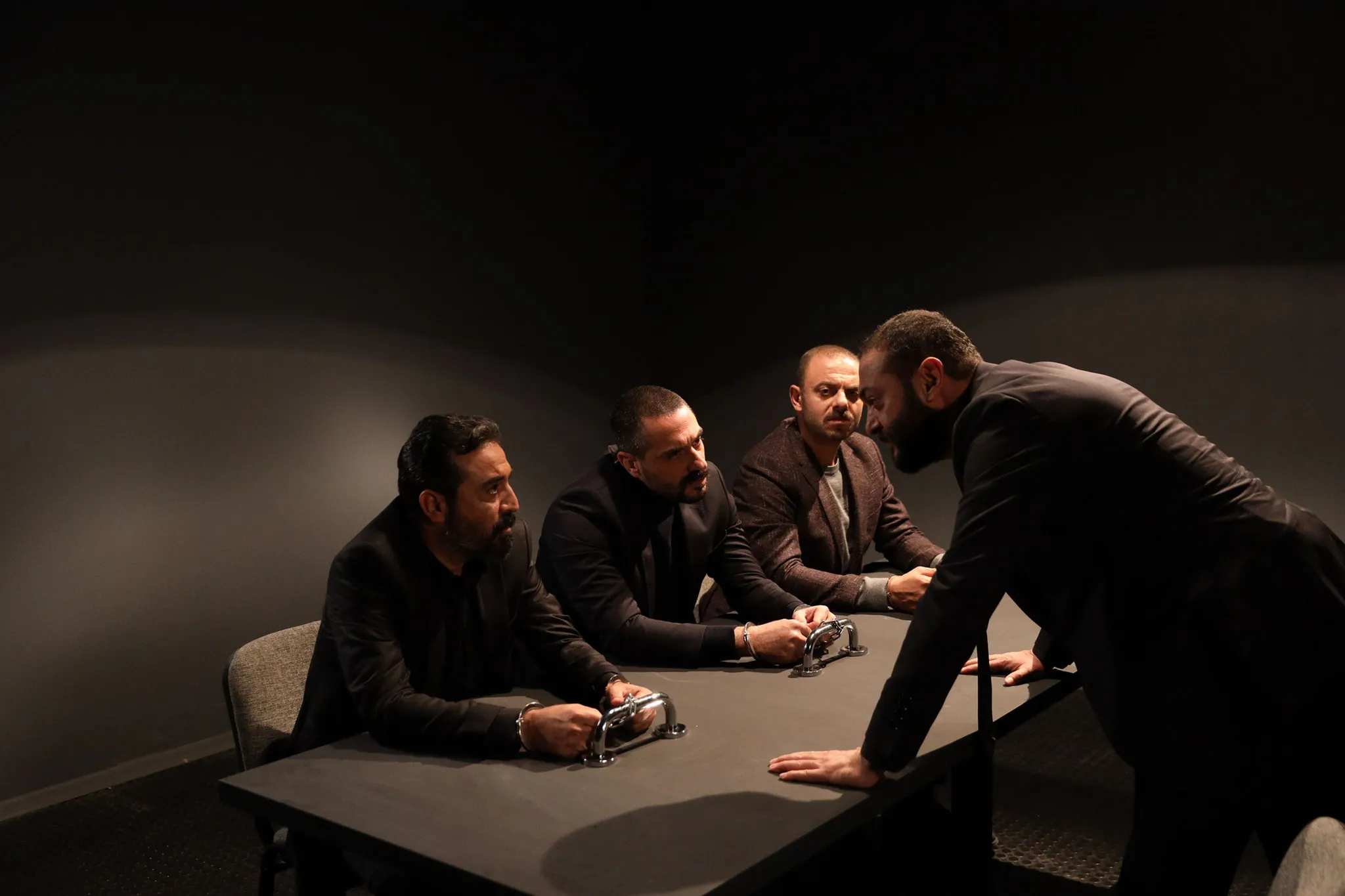 мафия не может править миром 2015. сериал про мафию с мерьем узерли. юнус эмре йылдырымер мафия не может править миром. мафия не может править миром сериал кадры. мафия не может править миром сериал кадры.