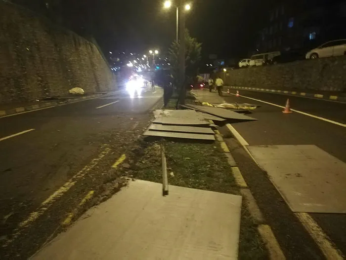 Son dakika: Zonguldak'ta korkutan kaza! TIR'ın dorsesindeki saclar yola savruldu - 2
