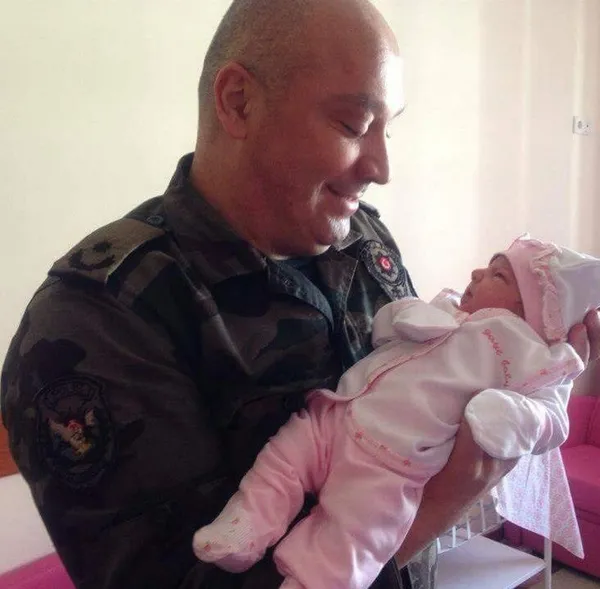 1687838974794.jpg Şehit kızı hasretini satırlara döktü! O sözler Türkiye’yi ağlattı: Her zaman kalbimizdesin - 3