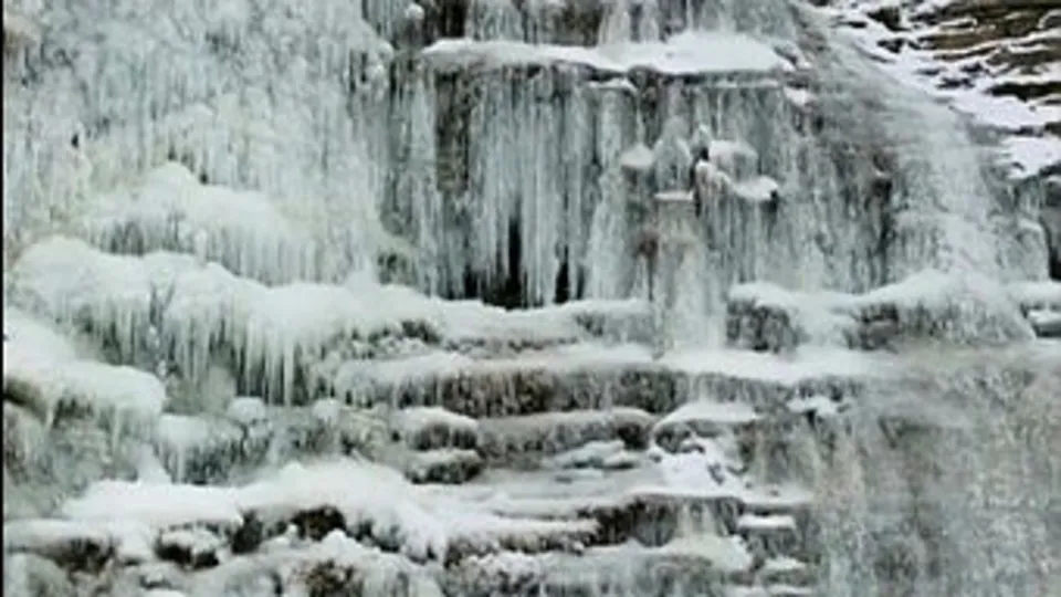 Sinop’ta şelale buz tuttu