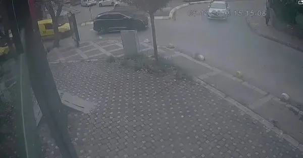 Eski milli futbolcu Oktay Derelioğlu’na büyük şok! Trafikte saldırıya maruz kaldı! Dehşet anları kamerada