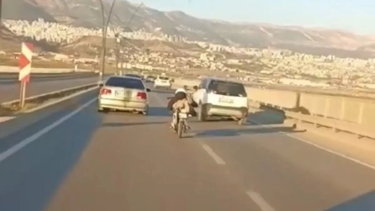 Gaza bastı, motosikletten düştü