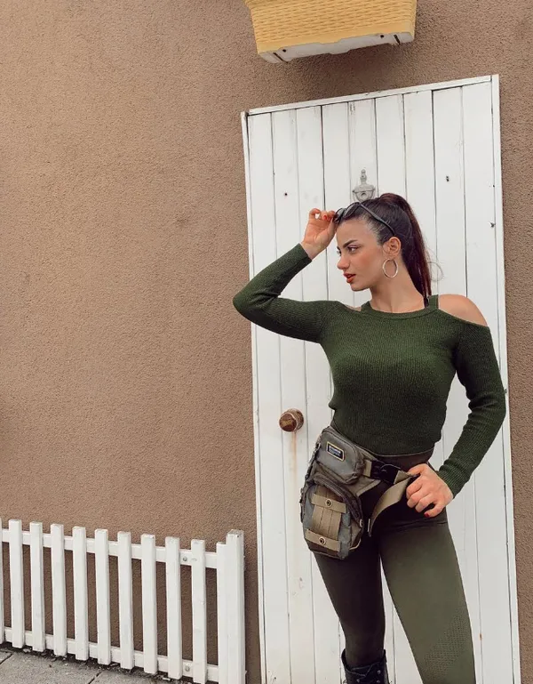 Fenomen fitness antrenörü Aleyna Küçük’e kıskançlık dayağı! Parmaklarını ısırdı