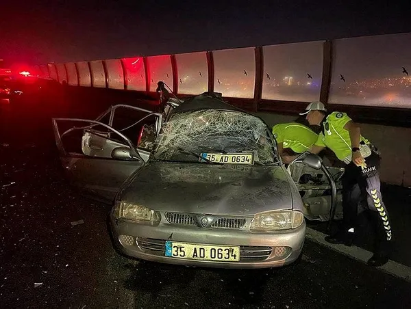 1690690109521.jpeg İzmir'de korkunç kaza! Hızını alamadı arkadan çarptı: 1 ölü, 2 yaralı - 1