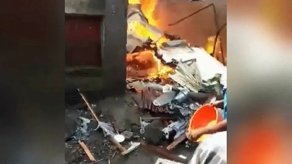 Kongo Demokratik Cumhuriyeti’nde yerleşim merkezine uçak düştü: 23 ölü |Video