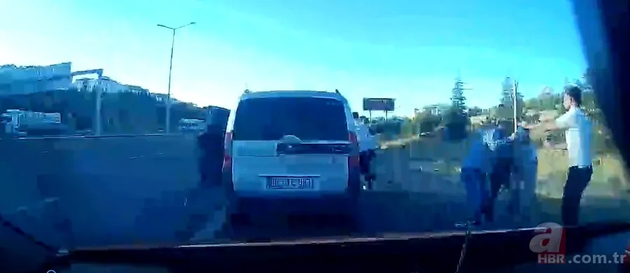 Yol verme kavgası kanlı bitti! Taksiciyi takip edip sopayla darp ettiler 1