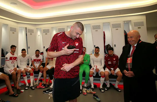 SON DAKİKA: Başkan Erdoğan Hollanda’yı yenen A Milli Takım’ı tebrik etti