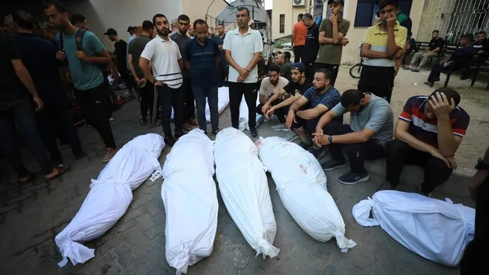 Gazze’de vahşeti gözler önüne seren görüntü! Bütünlüğü bozulmuş ceset parçaları plastik poşetlere konuldu