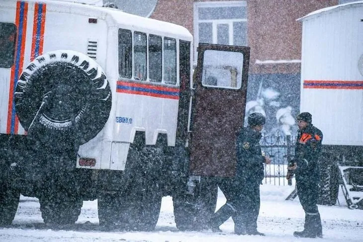 Patlama sonrası korkunç bir olay daha yaşandı! Ülke alarma geçti