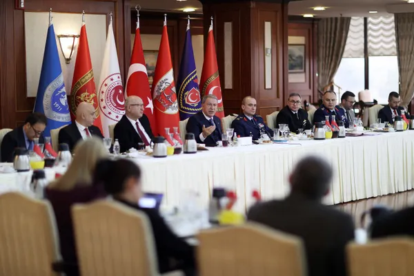 Son dakika: MSB'de değerlendirme toplantısı! Milli Savunma Bakanı Hulusi terörle mücadelede son durumu açıkladı! NATO'ya Yunanistan çağrısı - 5