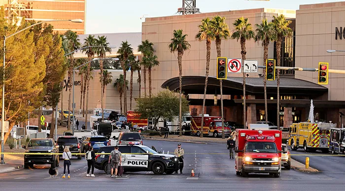 trumpin-otelinin-onunde-patlama-alevler-yukseldi-olu-ve-yaralilar-var-1735798276342.jpeg Trump'ın Las Vegas'taki otelinin önünde bir araç alev alarak patladı (AFP)