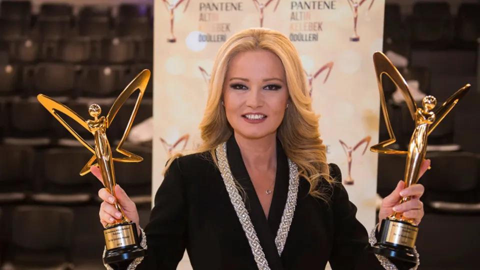 Müge Anlı akıma katıldı! Gençlik fotoğrafı hayran bıraktı! 'Barbie bebek gibi'