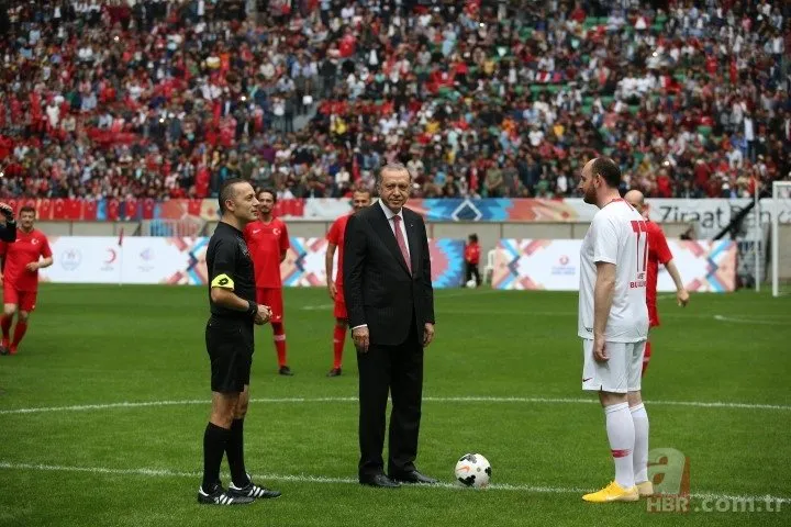 Başkan Erdoğan ünlüler karması maçını başlattı