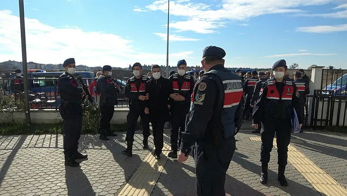 Son dakika: CHP'li Kıyıköy Belediye Başkanı Ender Sevinç 'rüşvet ve usulsüzlük'ten tutuklandı - 7