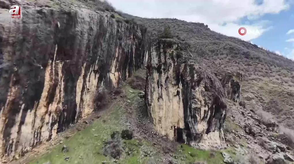 Şırnak'ta kayadan 'şelale' çıktı
