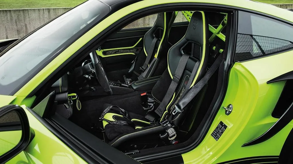 Porsche GTstreet R - 2