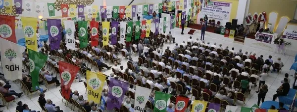 iste-chpnin-ortagi-hdp-turkiyeyi-bolme-plani-yapip-yunanistana-arka-ciktilar-sozde-kurdistan-ittifaki-kuracakl-1664218370910.jpg İşte CHP'nin ortağı HDP! Türkiye'yi bölme planı yapıp Yunanistan'a arka çıktılar! Sözde 'Kürdistan ittifakı' kuracaklarmış! - 1