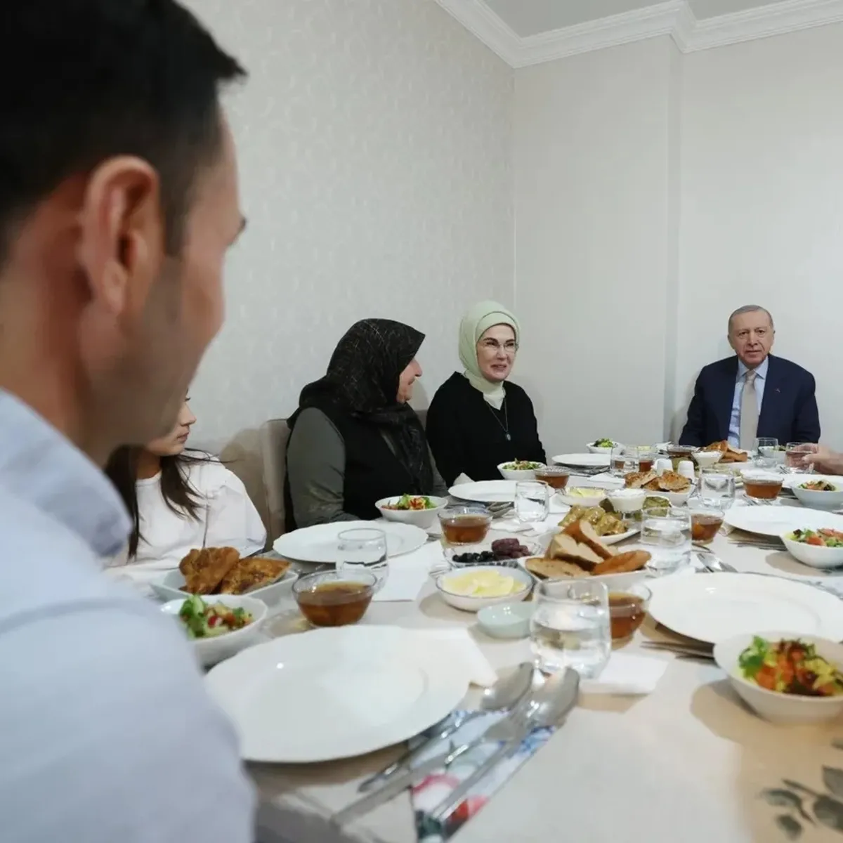 Kapı kapı gönül köprüsü! AK Parti’den Ramazan çıkarması