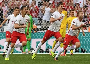 EURO 2016'da son 16 turunun ilk eşleşmesi; İsviçre - Polonya