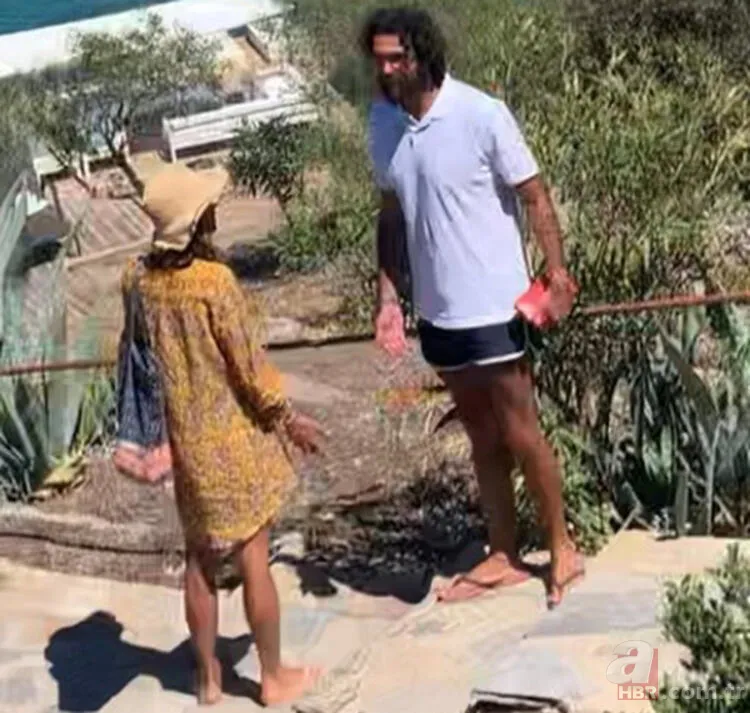 Hande Ataizi ve sevgilisi Dinç Aydoğdu’nun gergin anları! Plajda birbirlerine girdiler 1