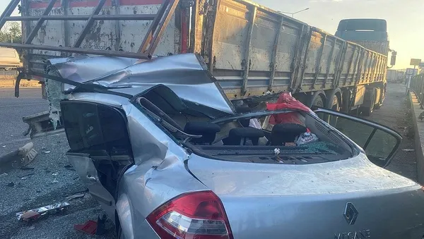 1691390950482.jpeg Bursa'da feci kaza! Kontrolden çıktı park halindeki TIR'a çarptı: 4 ölü, 2 yaralı - 1