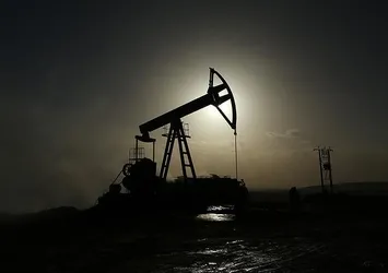 İran: Petrolü 'farklı yöntemlerle' satıyoruz