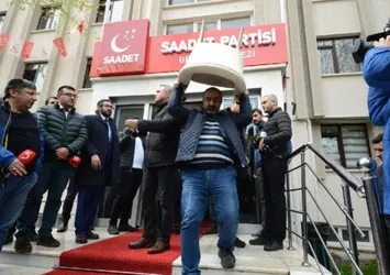 Saadet Partisi'nde icra şoku