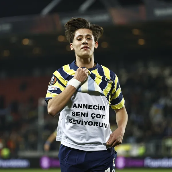 Fenerbahçe Polonya’dan lider döndü! Kiev’i 2 golle geçtik!