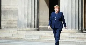 Merkel’i Hitler’e benzetti! Görevinden oldu