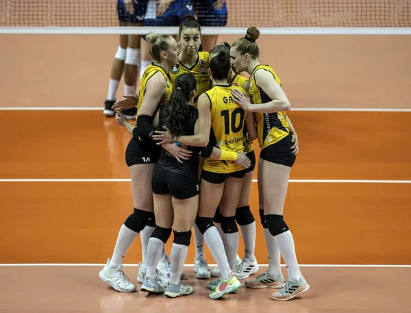 Son dakika: VakıfBank Fenerbahçe’yi yenerek Kupa Voley şampiyonu oldu