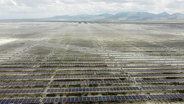 Avrupa’nın en büyüğü 2700 metreden görüntülendi! İşte 2 milyon evin elektriğini karşılayan Kalyon Karapınar GES