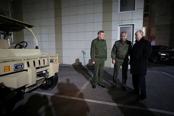 putine-yeni-model-askeri-techizat-tanitildi-1699606373341.jpg Putin'e yeni model askeri teçhizat tanıtıldı - 3