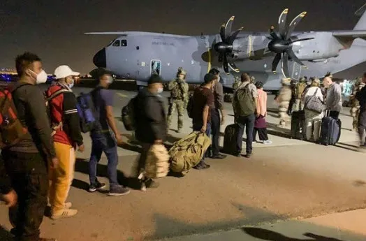 Almanya’dan utanç verici tahliye kararı! 135 kişilik uçakta...