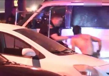Bıçağa sarıldı, ABD polisi vurdu!