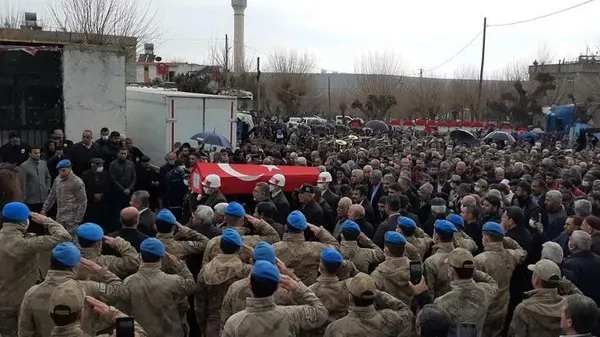 1648304264899.jpeg Başkan Erdoğan'dan şehit Uzman Çavuş Güleş'in ailesine taziye - 1