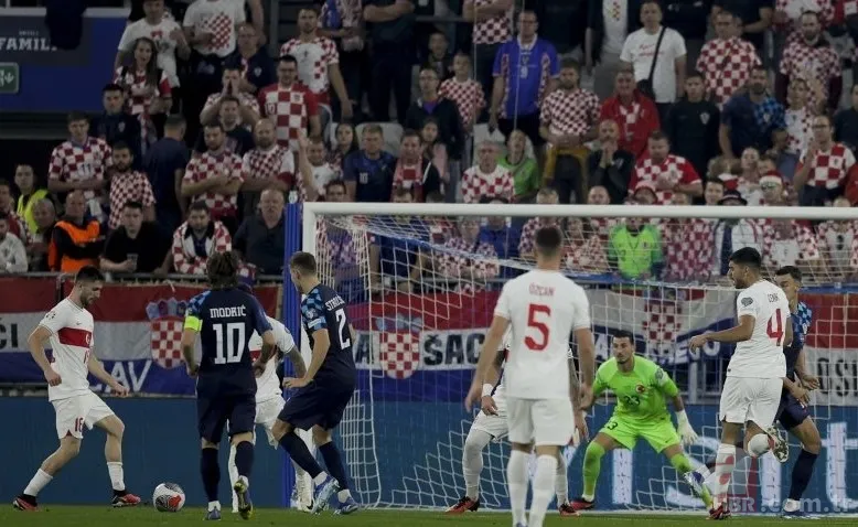 Montella rüzgarı arkasına aldı! İşte Türkiye’nin Letonya maçındaki ilk 11’i! Sacha Boey hakkında çarpıcı açıklama 8