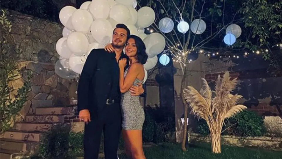 İsmail Ege Şaşmaz'dan sevgilisi Hande Ünal'a evlilik teklifi!