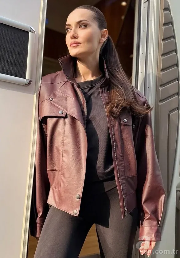 Burak Özçivit'in eşi Fahriye Evcen 11 yıl sonra okuduğu üniversiteyi ziyaret etti! 5